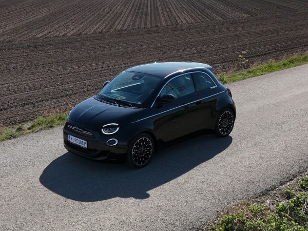 Fiat 500e La Prima (c) Johannes Ibrahim