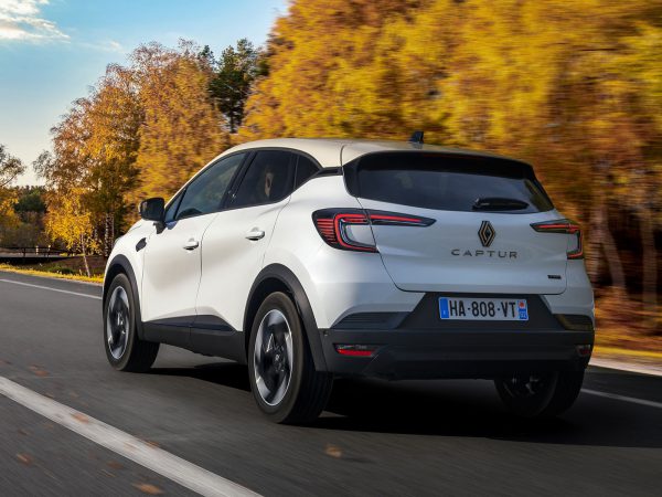 (c) Renault Communications