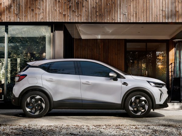 (c) Renault Communications