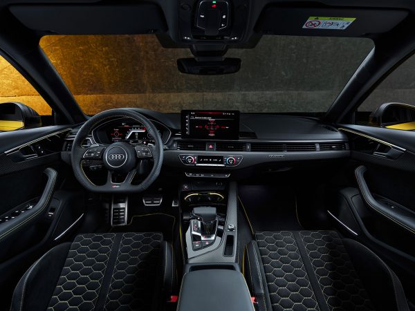 (c) Audi AG