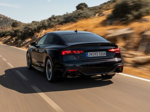 (c) Audi AG