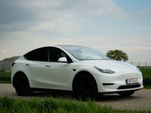 Tesla Model Y (c) Johannes Ibrahim