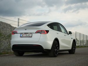 Tesla Model Y (c) Johannes Ibrahim