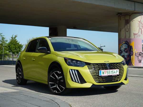 Peugeot e-208 GT (c) Kyrillos Ibrahim