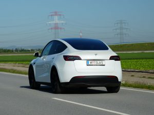 Tesla Model Y (c) Johannes Ibrahim