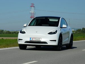 Tesla Model Y (c) Johannes Ibrahim