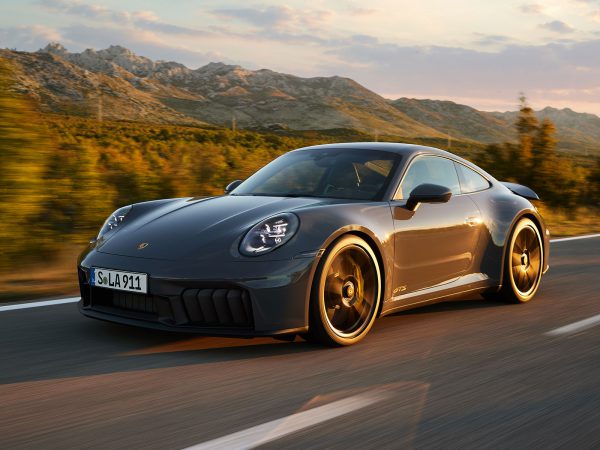 (c) Porsche AG