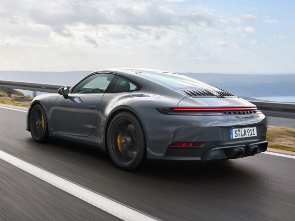 (c) Porsche AG