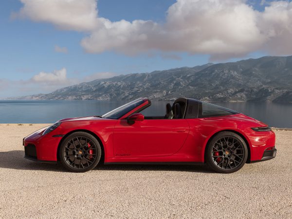 (c) Porsche AG