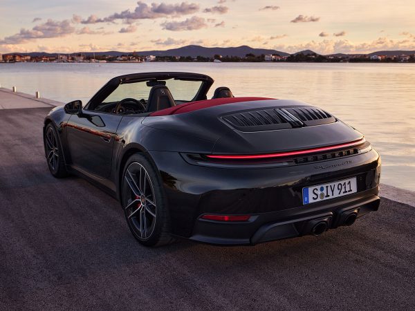 (c) Porsche AG