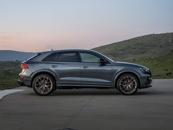 (c) Audi AG
