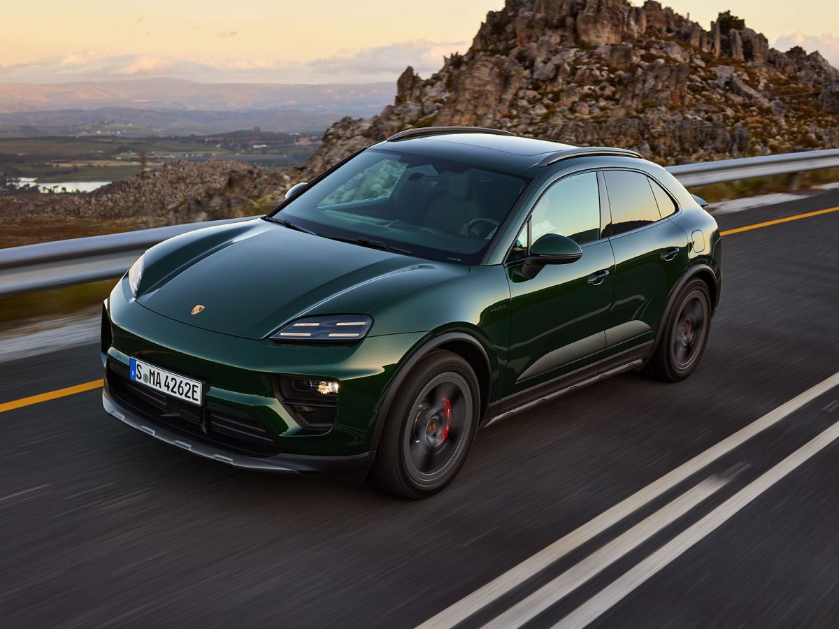 (c) Dr. Ing. h.c. F. Porsche AG