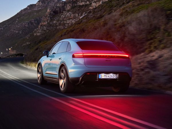 (c) Dr. Ing. h.c. F. Porsche AG
