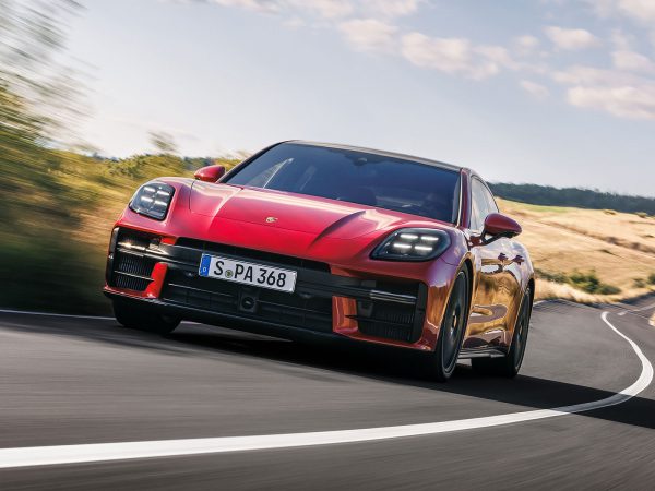 (c) Dr. Ing. h.c. F. Porsche AG