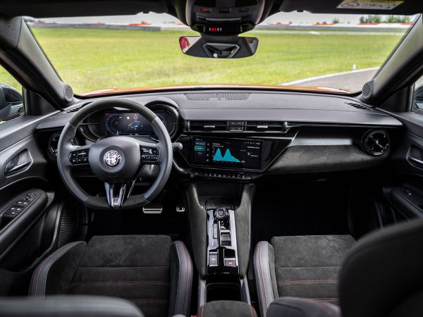(c) Alfa Romeo