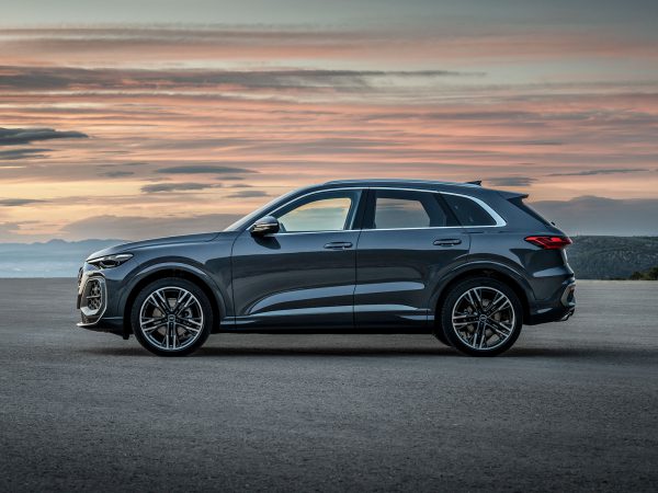 (c) Audi AG