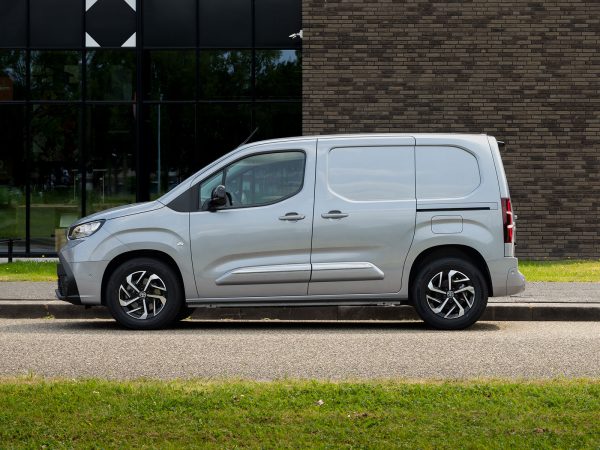 (c) Toyota
