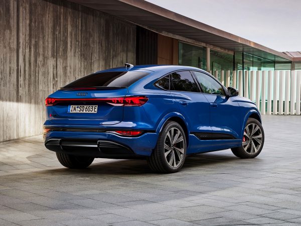 (c) Audi AG
