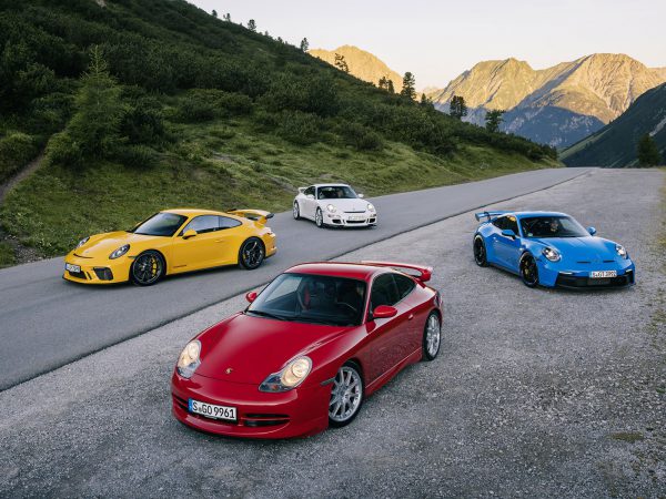 (c) Porsche AG