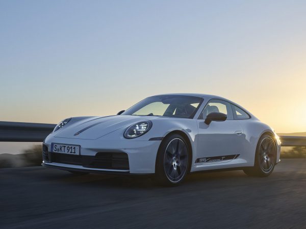 (c) Dr. Ing. h.c. F. Porsche AG