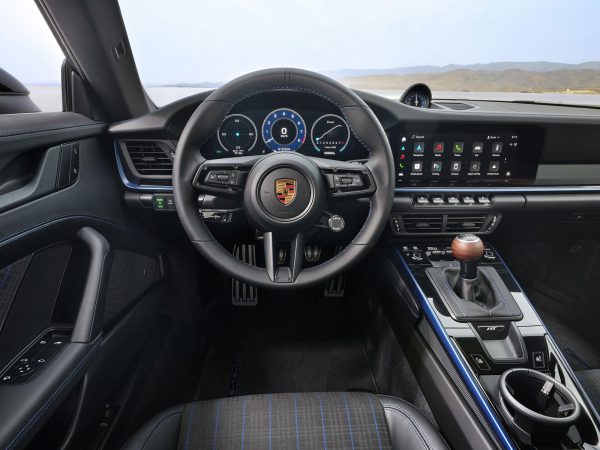(c) Dr. Ing. h.c. F. Porsche AG