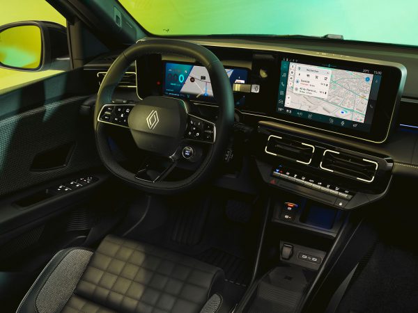 (c) Renault Communications