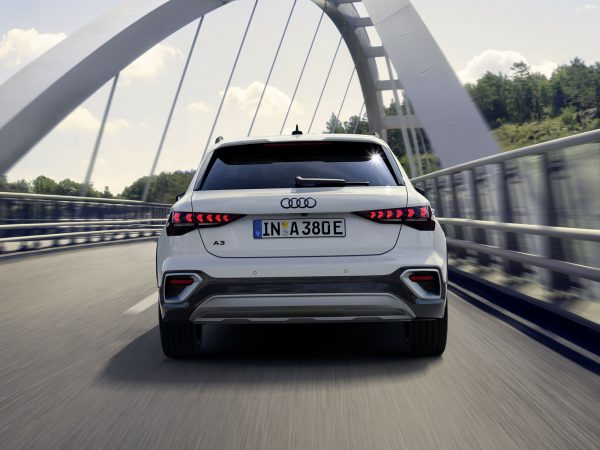 (c) Audi AG