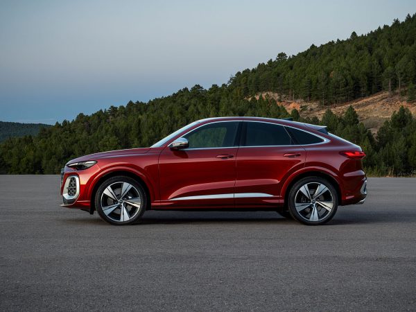 (c) Audi AG
