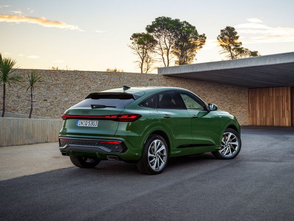 (c) Audi AG
