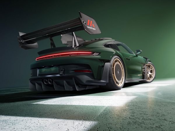 (c) Dr. Ing. h.c. F. Porsche AG