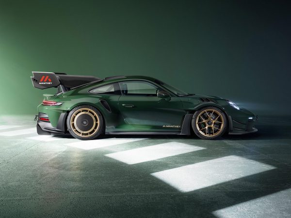 (c) Dr. Ing. h.c. F. Porsche AG