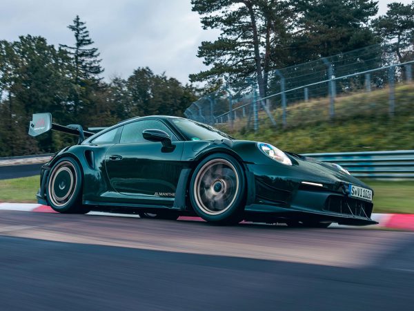 (c) Dr. Ing. h.c. F. Porsche AG