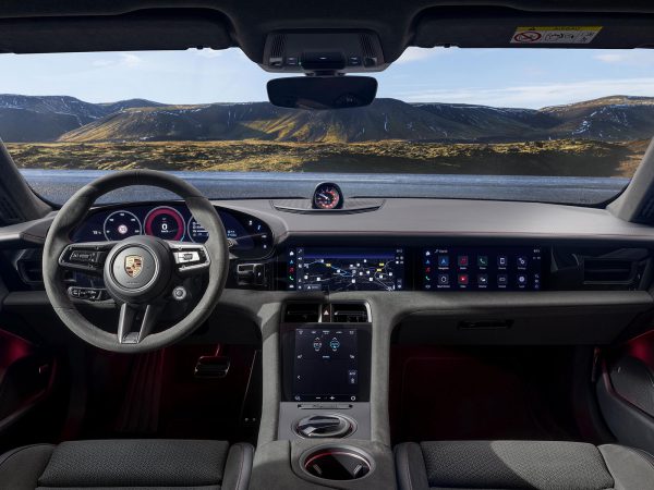 (c) Dr. Ing. h.c. F. Porsche AG