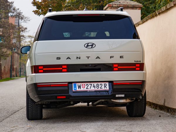 Hyundai Santa Fe Hybrid (c) Stefan Gruber