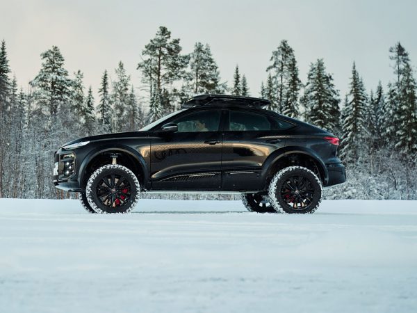 (c) Audi AG
