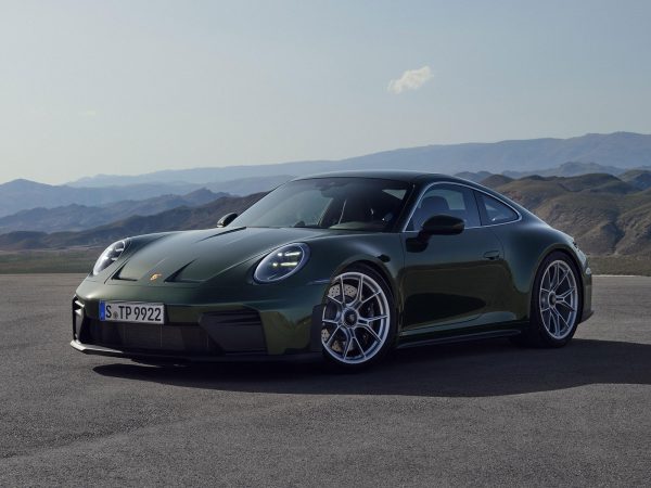 (c) Dr. Ing. h.c. F. Porsche AG