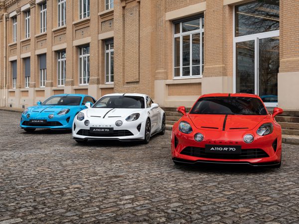 (c) Renault Communications