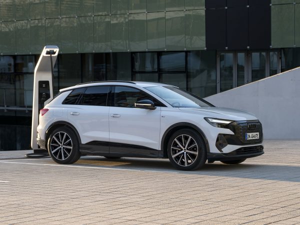 (c) Audi AG