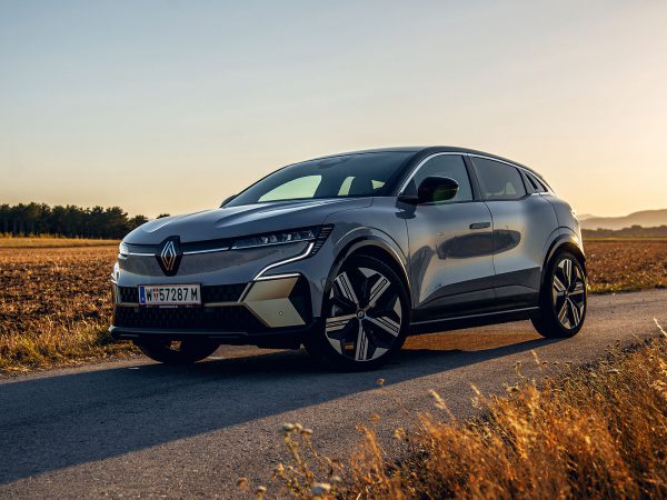 (c) Renault Communications