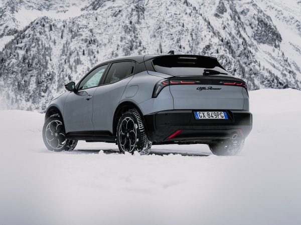(c) Alfa Romeo