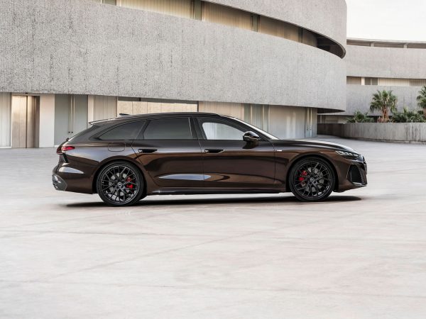 (c) Audi AG