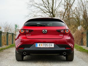 Mazda 3 2.5L e-SKYACTIV (c) Johannes Ibrahim