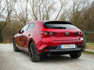 Mazda 3 2.5L e-SKYACTIV (c) Johannes Ibrahim