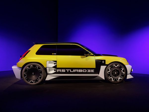(c) Renault Communications