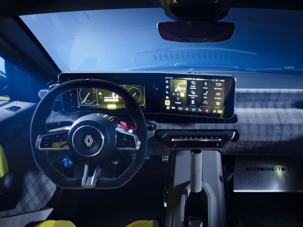 (c) Renault Communications