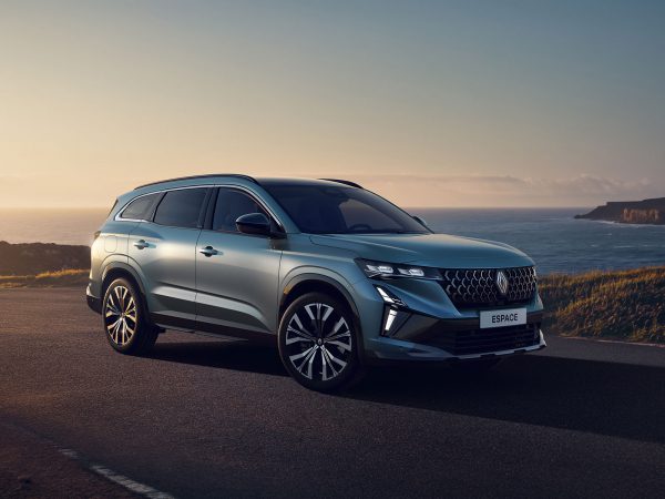 (c) Renault Communications