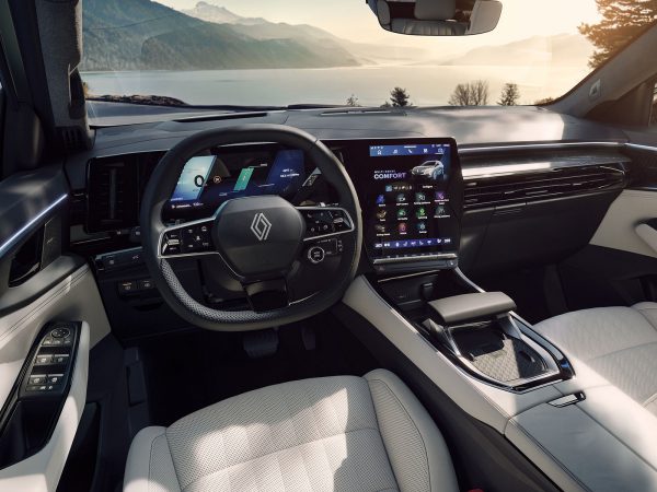 (c) Renault Communications