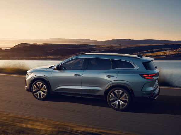 (c) Renault Communications