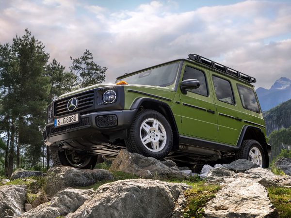 (c) Mercedes-Benz AG