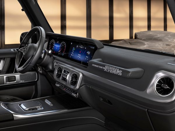(c) Mercedes-Benz AG